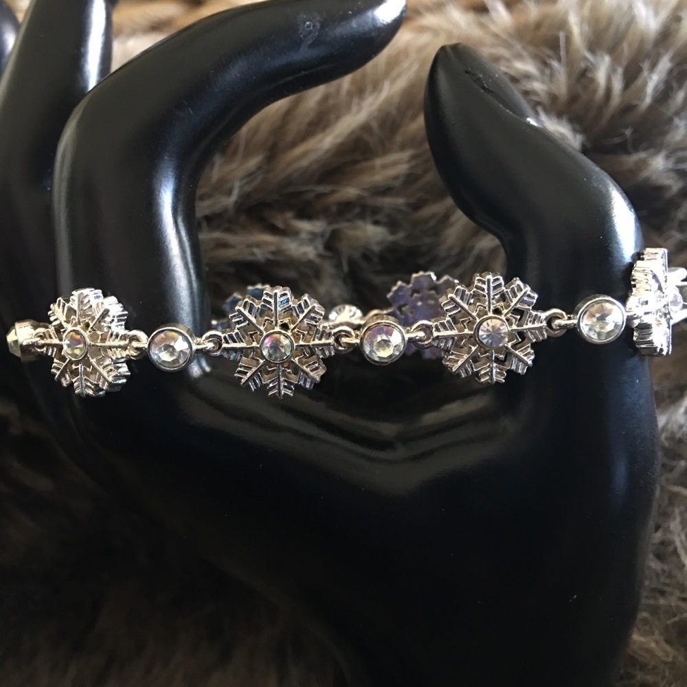 Vintage aurora borealis snowflake bracelet